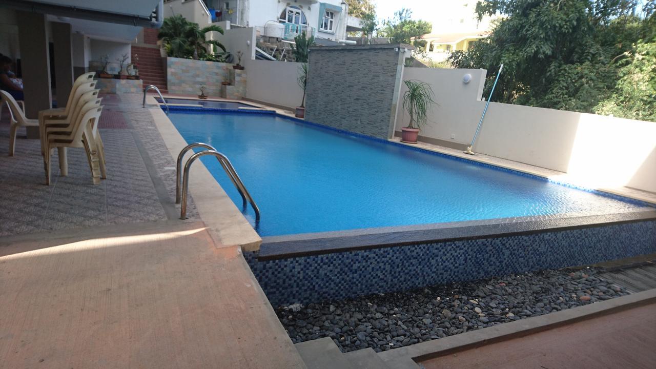 Luxor Appartement Flic en Flac Bagian luar foto